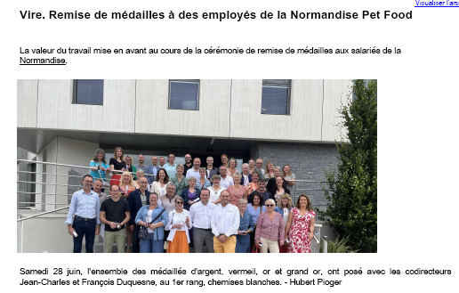 Remise de médailles à des employés de Normandise Pet Food